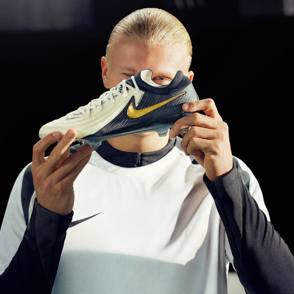 Nike Mad Ready Phantom Luna Soccer Cleat